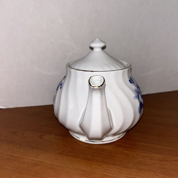 Truly Tasteful ~ Fine China ~ "ROMANTIC BLUE ROSES" ~ Teapot - Picture 2 of 8